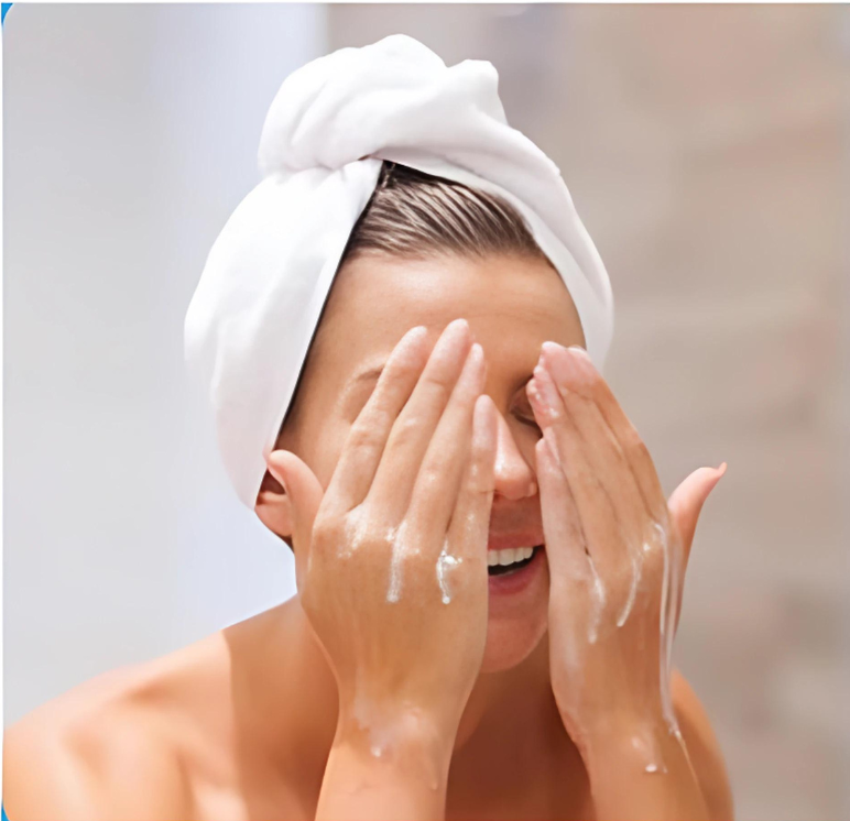 Ontdek onze derma stamp: reinig je gezicht goed voordat je de derma stamp gebruikt.